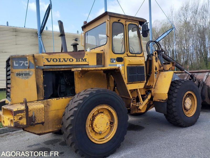 CHARGEUSE SUR PNEUS VOLVO L70 de 1993 n°9930 HS A REPARER - Loader: picture 5 CHARGEUSE SUR PNEUS VOLVO L70 de 1993 n°9930 HS A REPARER - Loader: picture 5