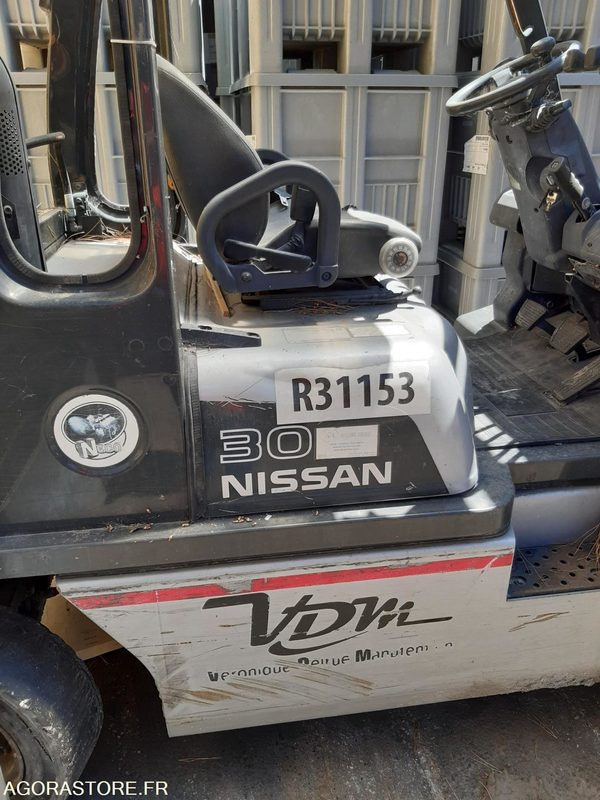 CHARIOT ELEVATEUR NISSAN FOURCHES ROTATIVE HS (R31153) GAZ - LPG forklift: picture 3 CHARIOT ELEVATEUR NISSAN FOURCHES ROTATIVE HS (R31153) GAZ - LPG forklift: picture 3