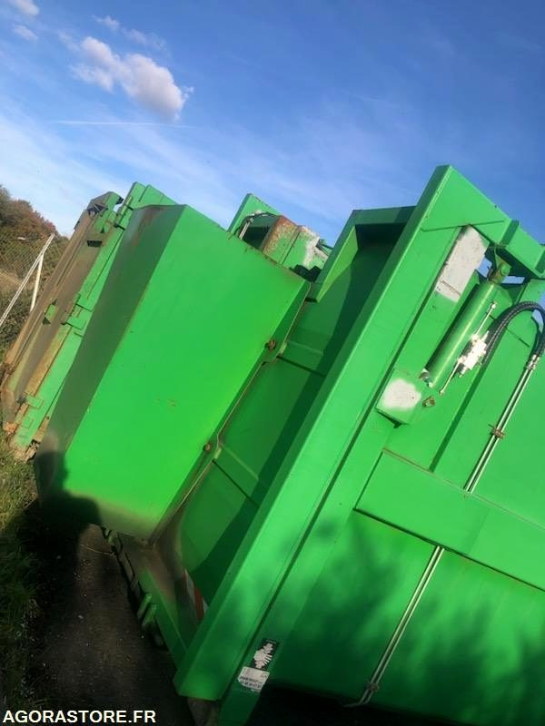 COMPACTEUR MONOBLOC EMBARQUE - Tool/ Equipment: picture 2 COMPACTEUR MONOBLOC EMBARQUE - Tool/ Equipment: picture 2