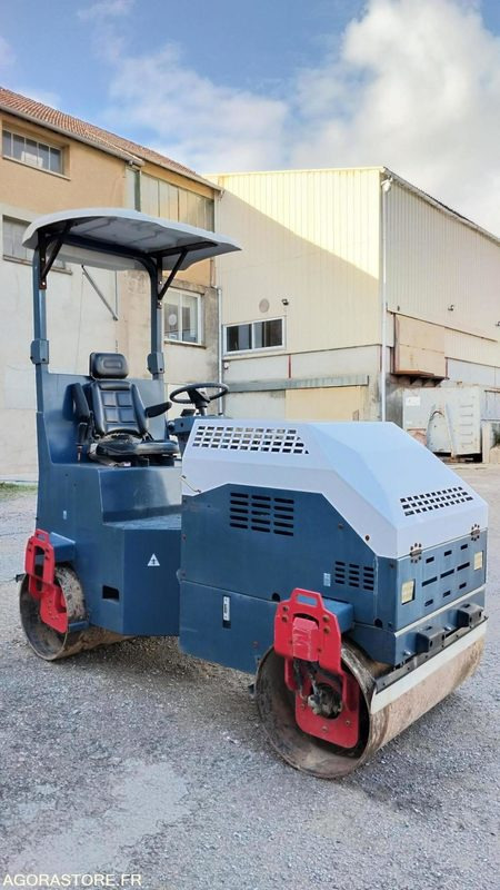 COMPACTEUR ROUTIER - Roller: picture 1 COMPACTEUR ROUTIER - Roller: picture 1