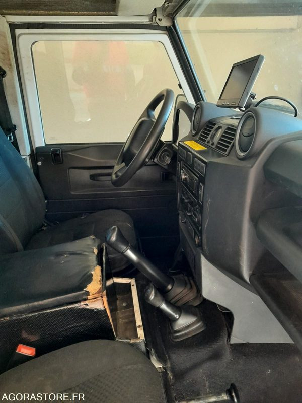 Camion hydrocureur LAND ROVER Defender - 2014 / 142 462 KM - Pickup truck: picture 4 Camion hydrocureur LAND ROVER Defender - 2014 / 142 462 KM - Pickup truck: picture 4