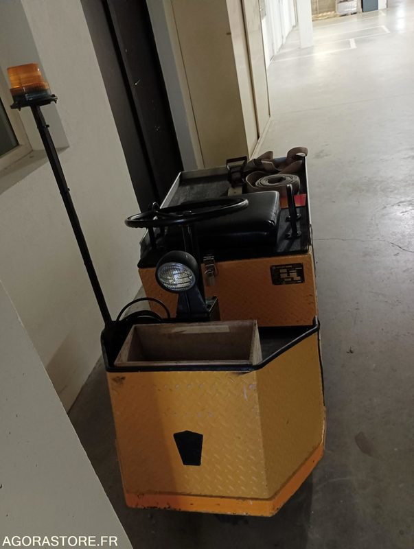 Chariot électrique TAYLOR DUNN - Bon état - 2010 - Tow tractor: picture 3 Chariot électrique TAYLOR DUNN - Bon état - 2010 - Tow tractor: picture 3