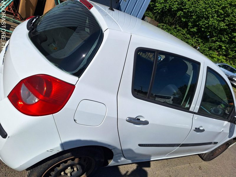 Clio blanche - Car: picture 1 Clio blanche - Car: picture 1
