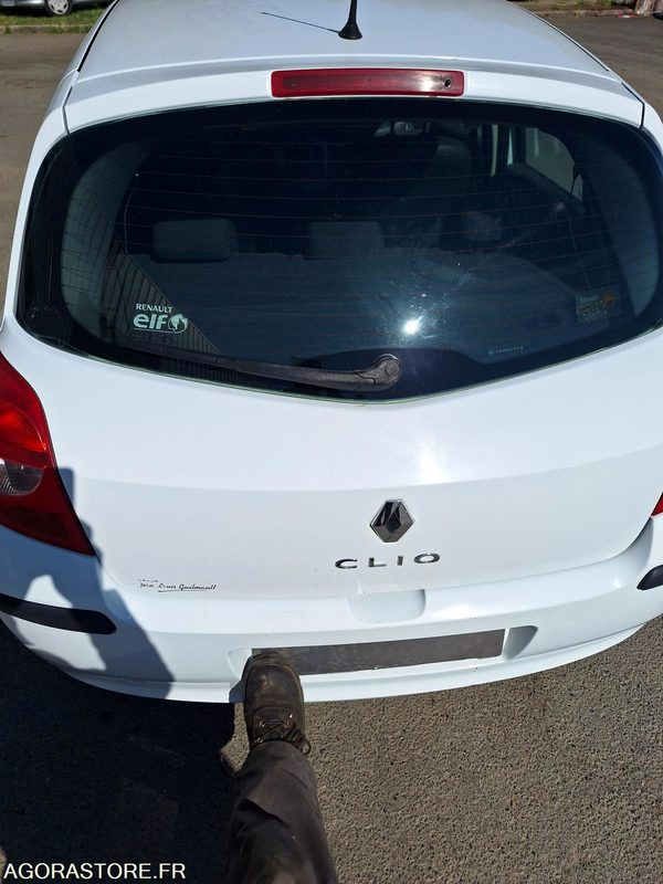 Clio blanche - Car: picture 2 Clio blanche - Car: picture 2