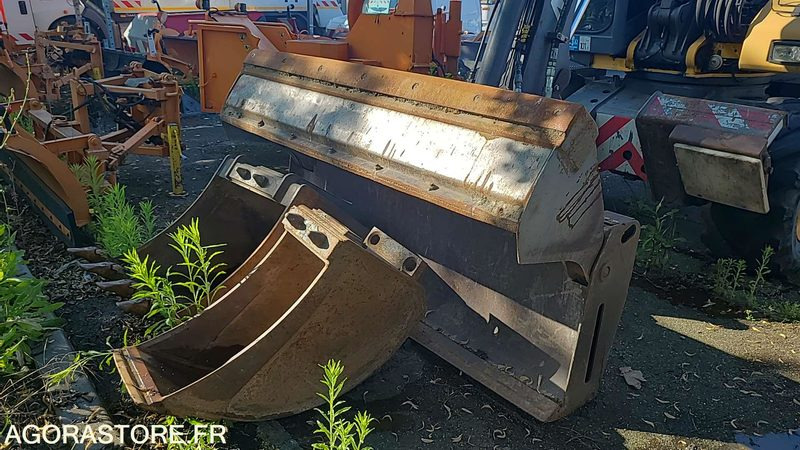 EAU 154 - Pellet hydraulique MECALAC 12 MXT - 2009 - Excavator: picture 5 EAU 154 - Pellet hydraulique MECALAC 12 MXT - 2009 - Excavator: picture 5