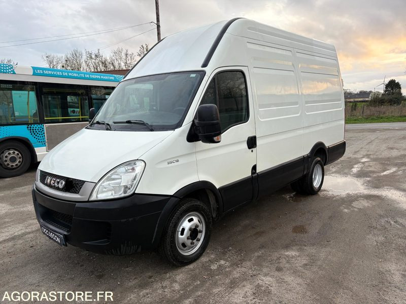 FOURGON IVECO DAILY 180 CV - 2011 - 195 600 KMS - Panel van: picture 2 FOURGON IVECO DAILY 180 CV - 2011 - 195 600 KMS - Panel van: picture 2