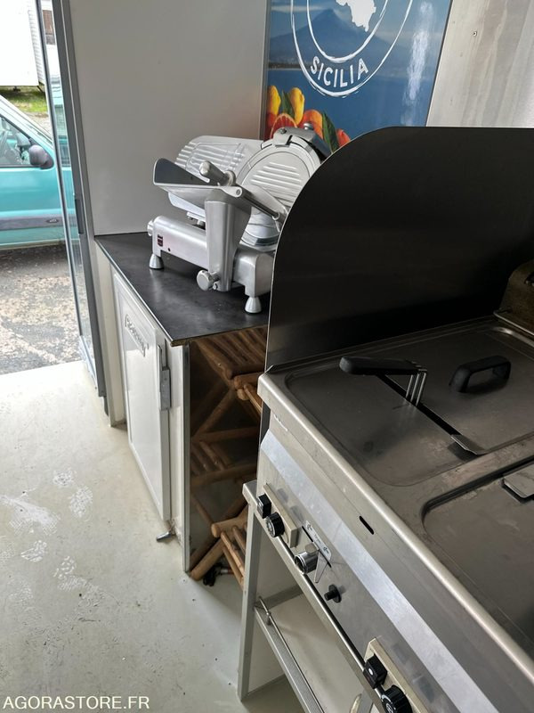 Foodtruck tout équipé - Vending truck: picture 3 Foodtruck tout équipé - Vending truck: picture 3