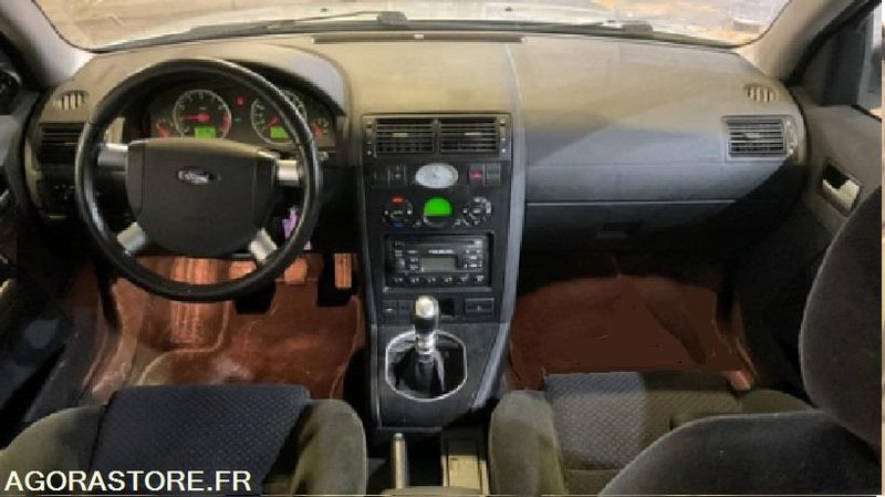 Ford Mondeo 1.8I - 125 GHIA .CT-OK passé et accepté pour 2 ans - Car: picture 5 Ford Mondeo 1.8I - 125 GHIA .CT-OK passé et accepté pour 2 ans - Car: picture 5