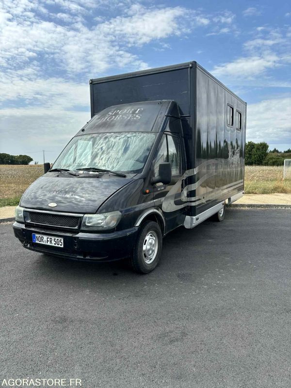 Fourgon FORD - Transport de Chevaux - 2004 - 137 510 KM - Panel van: picture 1 Fourgon FORD - Transport de Chevaux - 2004 - 137 510 KM - Panel van: picture 1