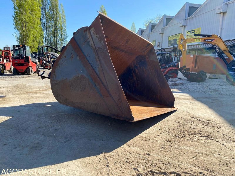 GODET GRAND VOLUME POUR CHARIOT ELEVATEUR - Année 1996 - Construction equipment: picture 2 GODET GRAND VOLUME POUR CHARIOT ELEVATEUR - Année 1996 - Construction equipment: picture 2