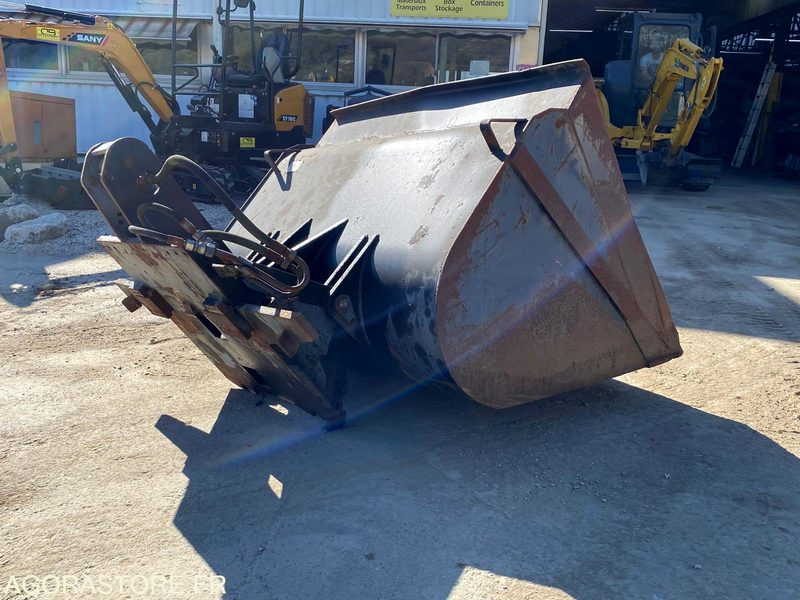 GODET GRAND VOLUME POUR CHARIOT ELEVATEUR - Année 1996 - Construction equipment: picture 4 GODET GRAND VOLUME POUR CHARIOT ELEVATEUR - Année 1996 - Construction equipment: picture 4