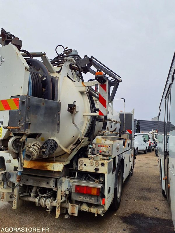 HYDROCUREUR 19T RIVARD - 2004 / 262 122 KM - Vacuum truck: picture 3 HYDROCUREUR 19T RIVARD - 2004 / 262 122 KM - Vacuum truck: picture 3