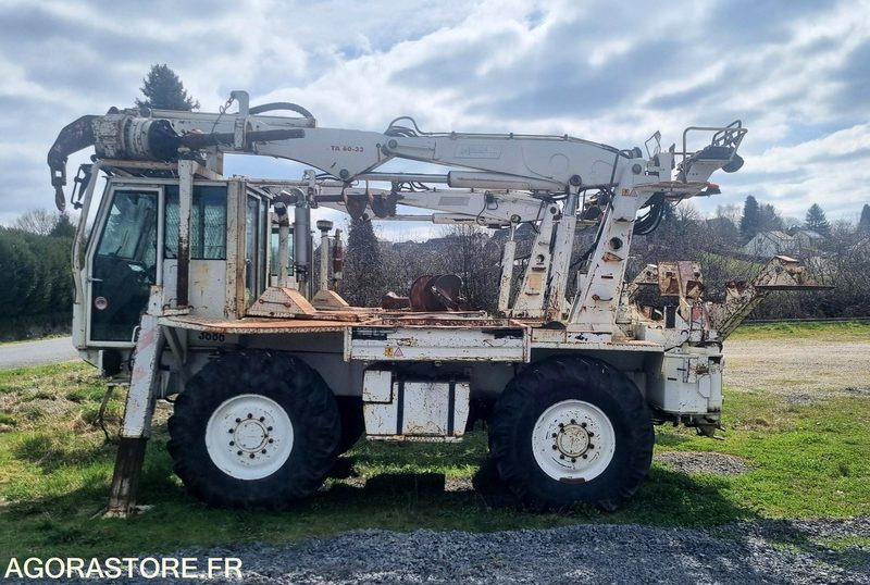 MACHINE A PLANTER LES POTEAUX - RISA CHALLENGER - 2001 - 3950heures - Truck mounted aerial platform: picture 1 MACHINE A PLANTER LES POTEAUX - RISA CHALLENGER - 2001 - 3950heures - Truck mounted aerial platform: picture 1