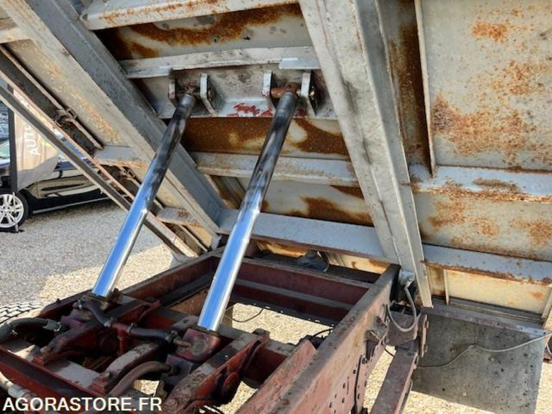 MERCEDES 809 D BENNE 7T5 - 1990 - 186 490km NOMBREUX TRAVAUX EFFECTUES/FACTURES on lease MERCEDES 809 D BENNE 7T5 - 1990 - 186 490km NOMBREUX TRAVAUX EFFECTUES/FACTURES: picture 8 MERCEDES 809 D BENNE 7T5 - 1990 - 186 490km NOMBREUX TRAVAUX EFFECTUES/FACTURES on lease MERCEDES 809 D BENNE 7T5 - 1990 - 186 490km NOMBREUX TRAVAUX EFFECTUES/FACTURES: picture 8