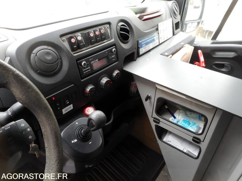 MINIBUS NAVETTE RENAULT - 2013 - 185 270 km - Minibus, Passenger van: picture 2 MINIBUS NAVETTE RENAULT - 2013 - 185 270 km - Minibus, Passenger van: picture 2