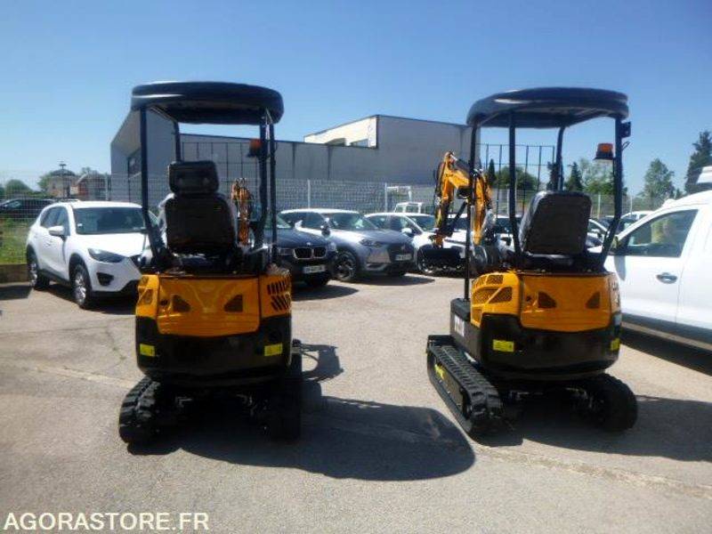 MINIPELLE 1T8 MOTEUR 3 CYLINDRES KUBOTA - Excavator: picture 2 MINIPELLE 1T8 MOTEUR 3 CYLINDRES KUBOTA - Excavator: picture 2