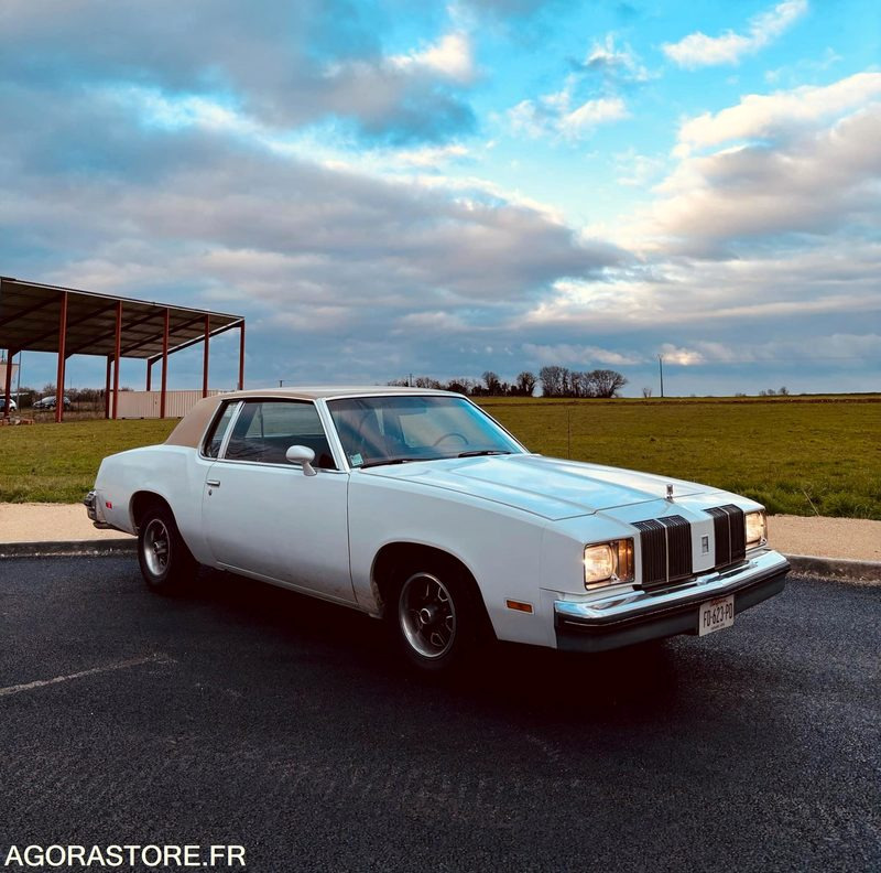 NIORT - AMERICAINE OLDSMOBILE CUTLASS - 50 492 KM - 1979 - Car: picture 1 NIORT - AMERICAINE OLDSMOBILE CUTLASS - 50 492 KM - 1979 - Car: picture 1