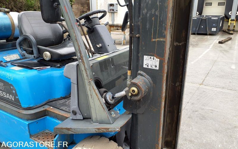 Nissan 2682 heures Triplex UD02A25PQ - 3F550 - LPG forklift: picture 5 Nissan 2682 heures Triplex UD02A25PQ - 3F550 - LPG forklift: picture 5