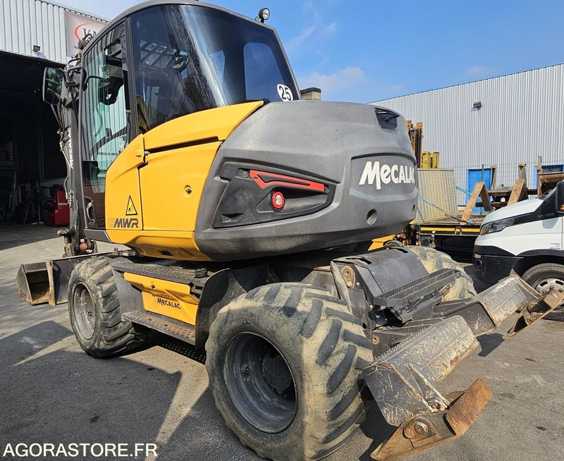 PELLE MECALAC 15 MWR - 2018 + GODETS ET FOURCHES - 8130 heures - Excavator: picture 4 PELLE MECALAC 15 MWR - 2018 + GODETS ET FOURCHES - 8130 heures - Excavator: picture 4