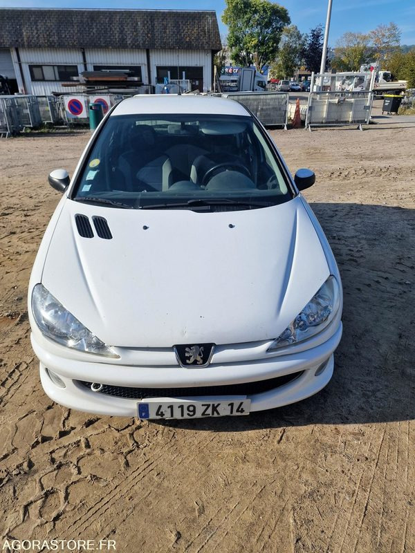 PEUGEOT 206 - LOT N°1 - Car: picture 2 PEUGEOT 206 - LOT N°1 - Car: picture 2