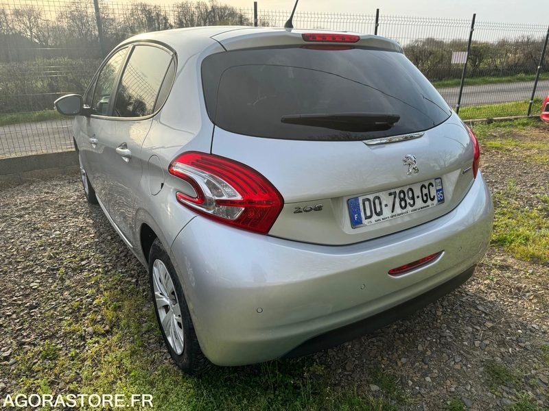 PEUGEOT 208 STYLE- 1.2 VTI 82 CV - 144 100 KM - Car: picture 3 PEUGEOT 208 STYLE- 1.2 VTI 82 CV - 144 100 KM - Car: picture 3