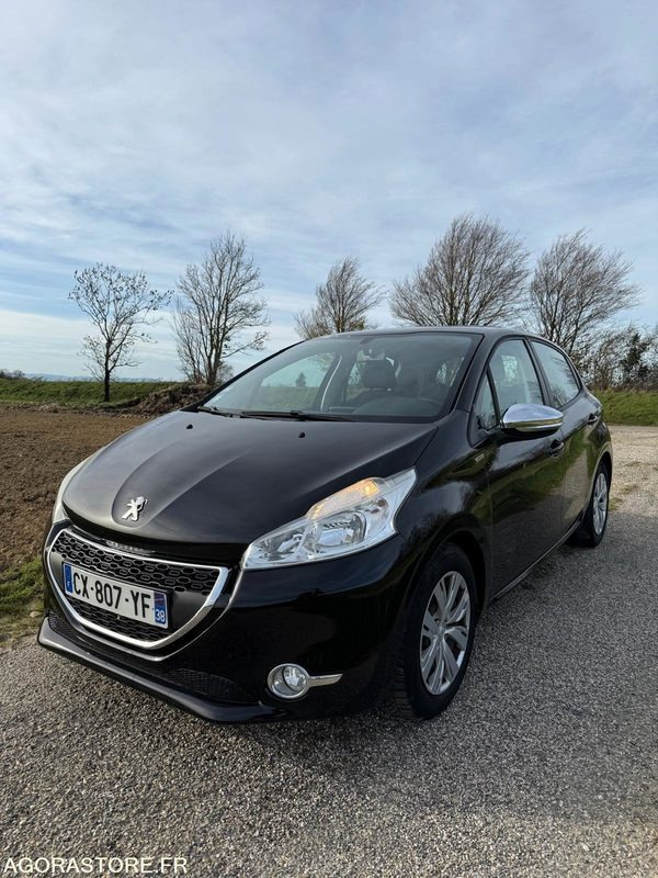 PEUGEOT 208 URBAN SOUL 1ER MAIN 150.000km - Car: picture 2 PEUGEOT 208 URBAN SOUL 1ER MAIN 150.000km - Car: picture 2