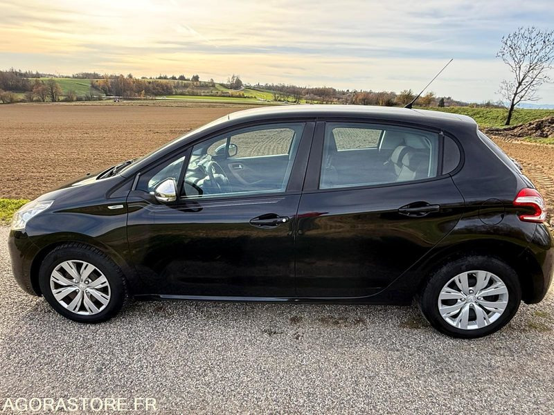 PEUGEOT 208 URBAN SOUL 1ER MAIN 150.000km - Car: picture 5 PEUGEOT 208 URBAN SOUL 1ER MAIN 150.000km - Car: picture 5