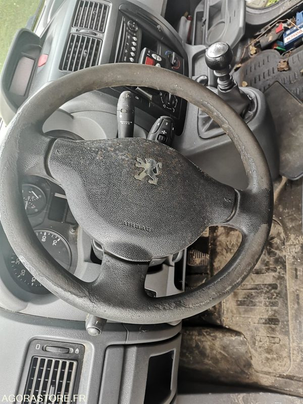 PEUGEOT FRIGORIFIQUE - Refrigerated van: picture 4 PEUGEOT FRIGORIFIQUE - Refrigerated van: picture 4