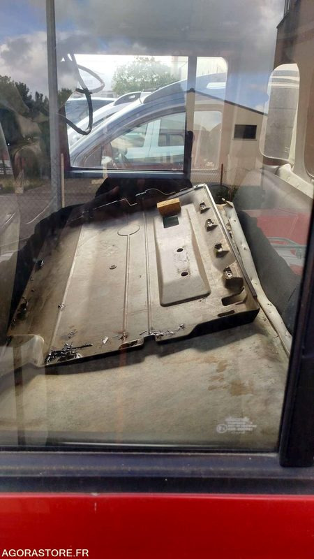 PICK-UP Land rover Defender - 2004 - 9266QL11 on lease PICK-UP Land rover Defender - 2004 - 9266QL11: picture 6 PICK-UP Land rover Defender - 2004 - 9266QL11 on lease PICK-UP Land rover Defender - 2004 - 9266QL11: picture 6