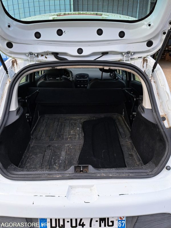 RENAULT CLIO 4 - 2015 / 193268 KM (DQ-047-MG) - Car: picture 5 RENAULT CLIO 4 - 2015 / 193268 KM (DQ-047-MG) - Car: picture 5