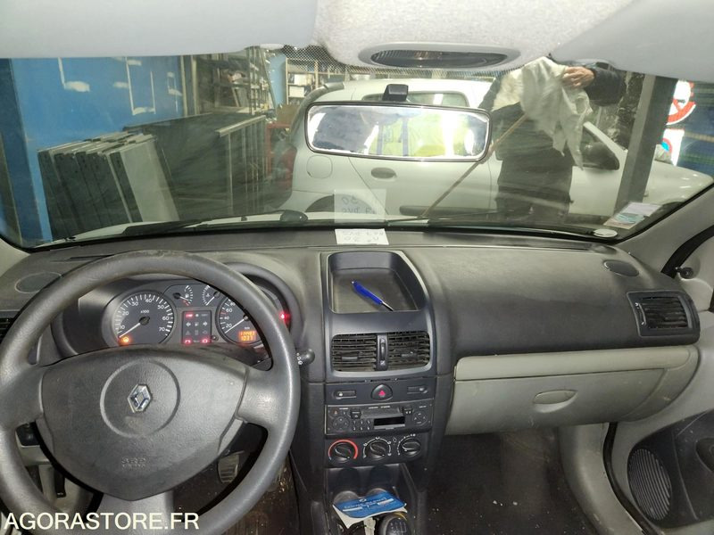 RENAULT CLIO - Car: picture 3 RENAULT CLIO - Car: picture 3