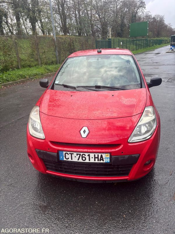 RENAULT - CLIO III (1.5 DCI) - DIESEL - 212000 kms - année 2013 - Car: picture 3 RENAULT - CLIO III (1.5 DCI) - DIESEL - 212000 kms - année 2013 - Car: picture 3
