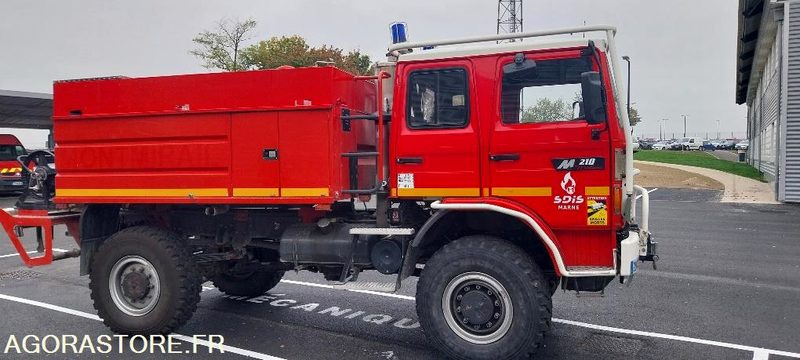 RENAULT M210 4X4 - Fire truck: picture 1 RENAULT M210 4X4 - Fire truck: picture 1