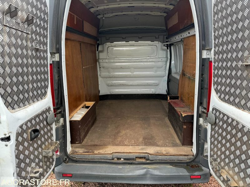 RENAULT TRAFIC 2.0 DCI 115 CH L1H2 - 233176 - 2011 - Panel van: picture 5 RENAULT TRAFIC 2.0 DCI 115 CH L1H2 - 233176 - 2011 - Panel van: picture 5