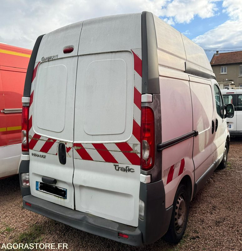 RENAULT TRAFIC 2.0 DCI 115 CH L1H2 - 233176 - 2011 - Panel van: picture 3 RENAULT TRAFIC 2.0 DCI 115 CH L1H2 - 233176 - 2011 - Panel van: picture 3