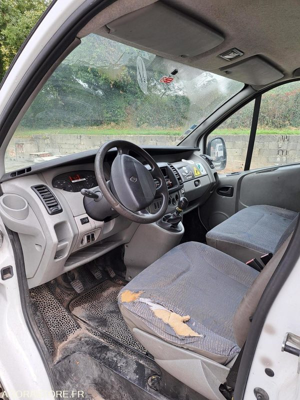Renault Trafic - 2005 - 79515kms - 529 CLZ 38 - Panel van: picture 5 Renault Trafic - 2005 - 79515kms - 529 CLZ 38 - Panel van: picture 5