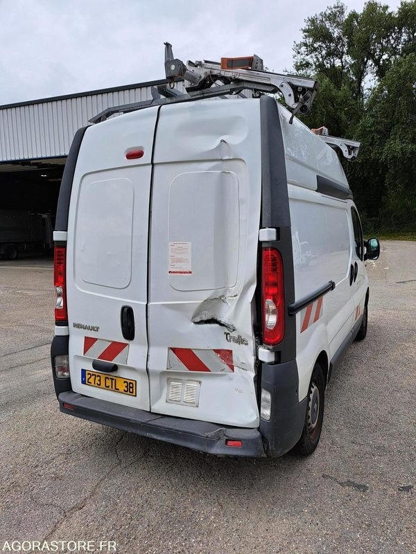 Renault Trafic - 2006 - 75540kms - 273CTL38 - Panel van: picture 2 Renault Trafic - 2006 - 75540kms - 273CTL38 - Panel van: picture 2