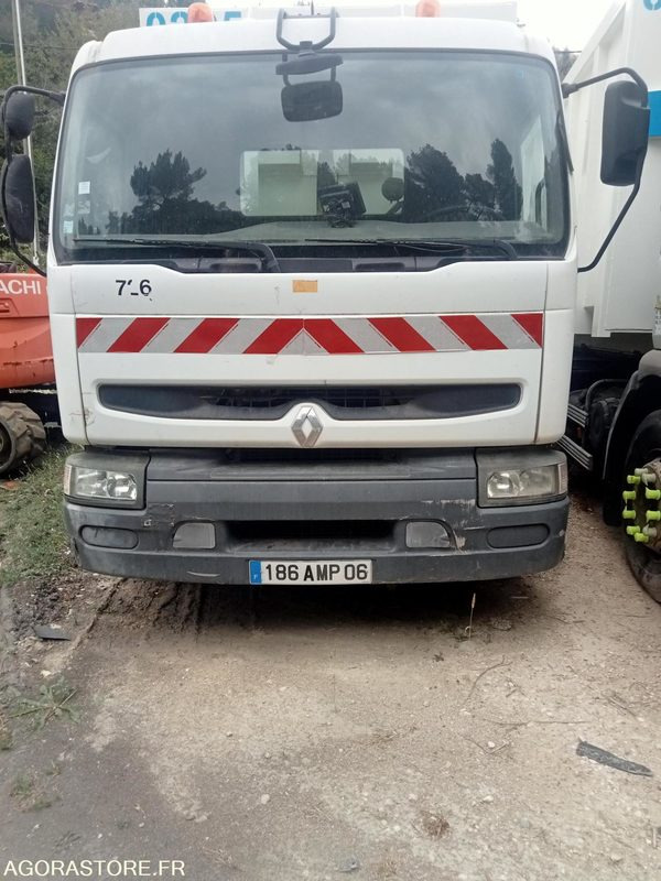 Renault Véhicule Industriel - Polybenne Premium 250 - Hook lift truck: picture 1 Renault Véhicule Industriel - Polybenne Premium 250 - Hook lift truck: picture 1