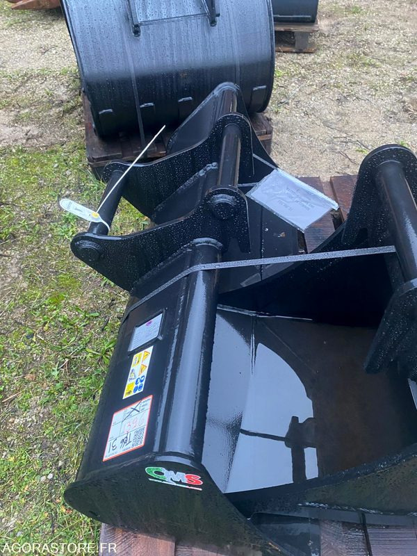 Godet Curage 1200mm S40 NEUF - Spare parts for Construction machinery: picture 2 Godet Curage 1200mm S40 NEUF - Spare parts for Construction machinery: picture 2