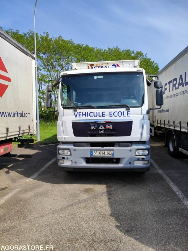 PORTEUR - MAN - TGM - 2010 - 360484 KM - (3832) - Truck: picture 1 PORTEUR - MAN - TGM - 2010 - 360484 KM - (3832) - Truck: picture 1