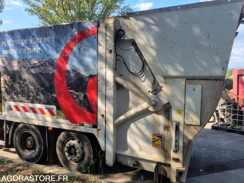 PORTEUR RENAULT 26t BOM GRUE de 2010 - 348000 km (r30074) - Truck: picture 5 PORTEUR RENAULT 26t BOM GRUE de 2010 - 348000 km (r30074) - Truck: picture 5