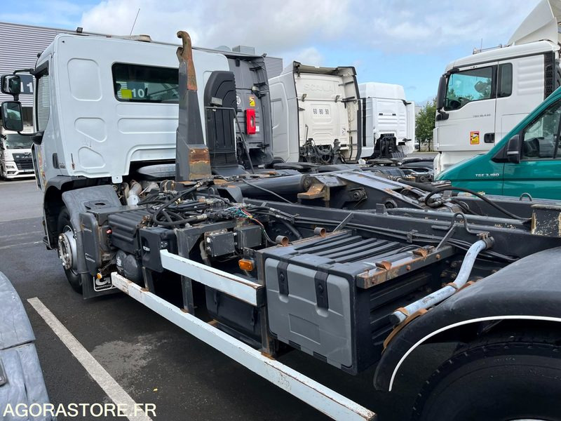 Renault PORTEUR / 318 000km / 2009 - Truck: picture 5 Renault PORTEUR / 318 000km / 2009 - Truck: picture 5