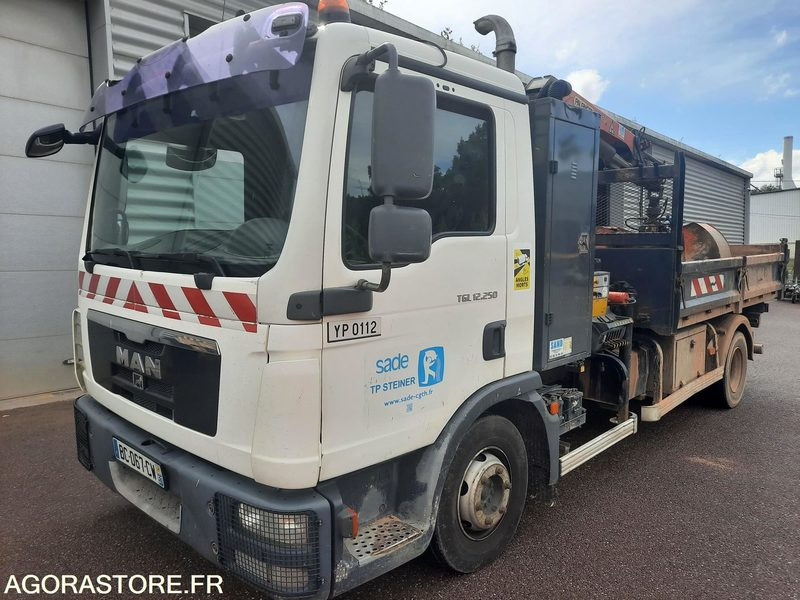 Camion 4x2 grue - Truck: picture 2 Camion 4x2 grue - Truck: picture 2