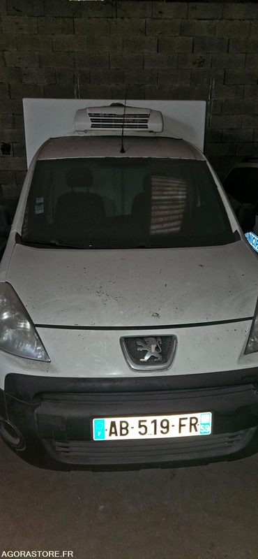 VEHICULE FRIGORIFIQUE PEUGEOT PARTNER AB519FR - Small van: picture 1 VEHICULE FRIGORIFIQUE PEUGEOT PARTNER AB519FR - Small van: picture 1