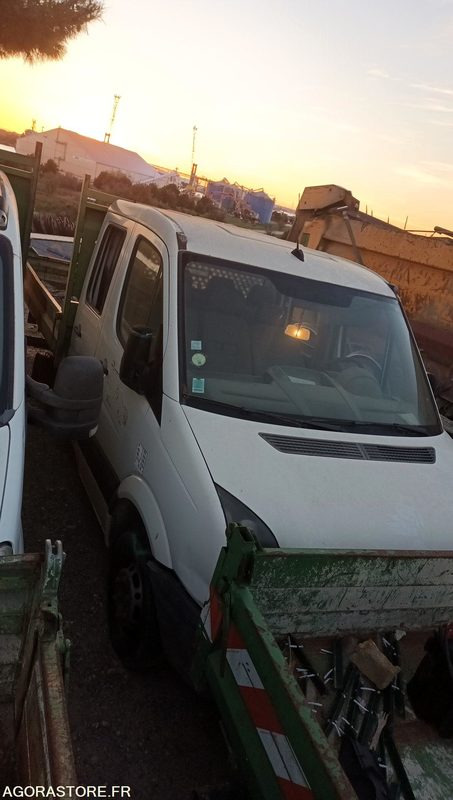 VOLKSWAGEN CRAFTER benne double cabine - 2011 - 213750kms - BL-964-FA - Tipper van: picture 4 VOLKSWAGEN CRAFTER benne double cabine - 2011 - 213750kms - BL-964-FA - Tipper van: picture 4