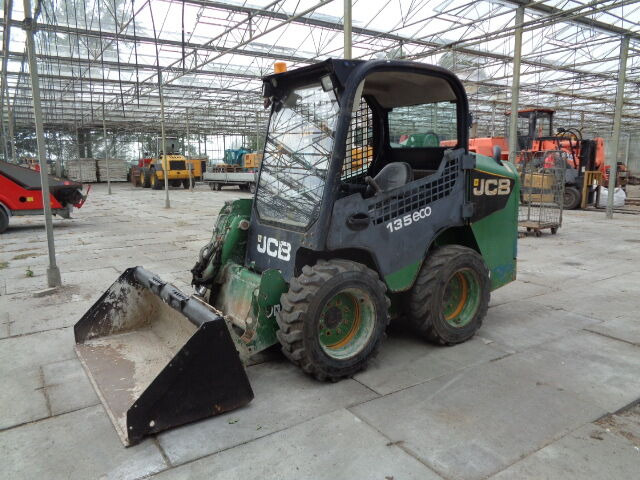 Skid steer loader JCB 135 R: picture 1