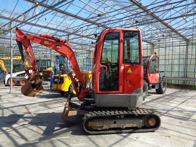 Mini excavator Volvo ECR25D: picture 17