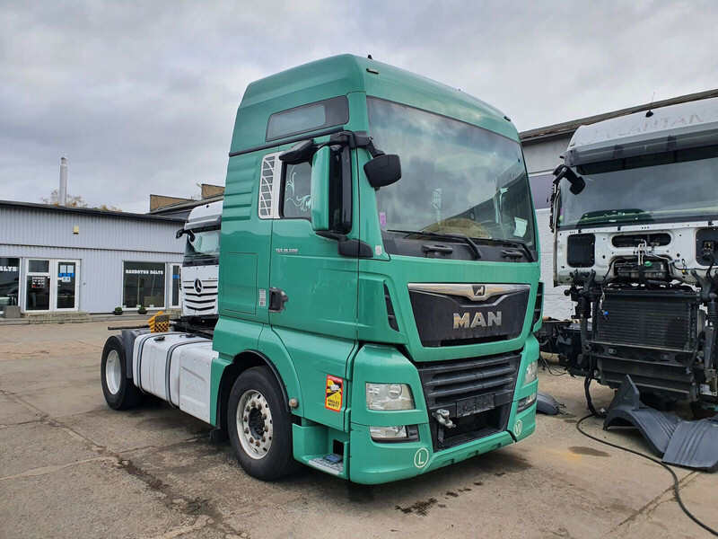 MAN TGX breaking for parts - Fuel tank for Truck: picture 1 MAN TGX breaking for parts - Fuel tank for Truck: picture 1