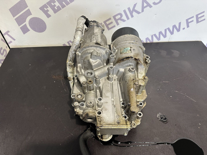 MAN oil filter housing with coolant - Engine and parts for Truck: picture 2 MAN oil filter housing with coolant - Engine and parts for Truck: picture 2