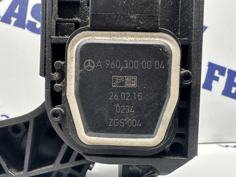 Mercedes-Benz MP4 accelerator pedal - Pedal for Truck: picture 3 Mercedes-Benz MP4 accelerator pedal - Pedal for Truck: picture 3